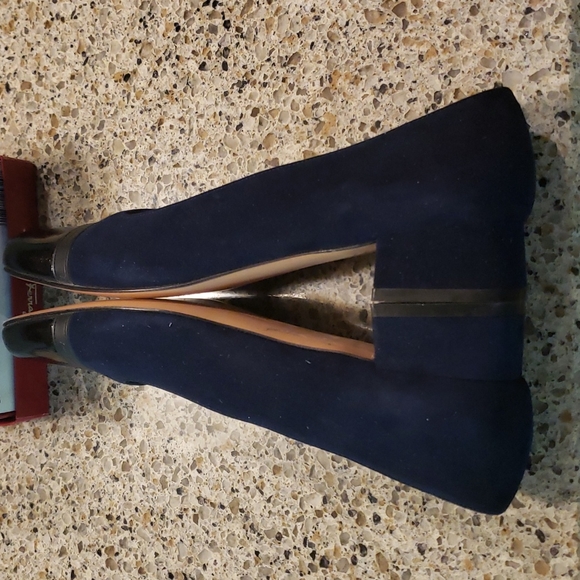 Salvatore Ferragamo Midnight Suede/ Leather Cap Toe Sonia Pump - Picture 6 of 12